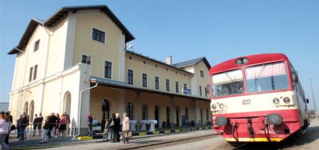 Do konce záí budou vlaky jedoucí z Kladna konit dokonce u na nádraí v Hostivici.