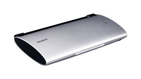 Tablet Sony S2 v zaven poloze se vejde do kapsy u saka