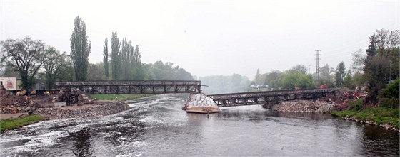 Most v Brandýse nad Labem nahradí nový most.