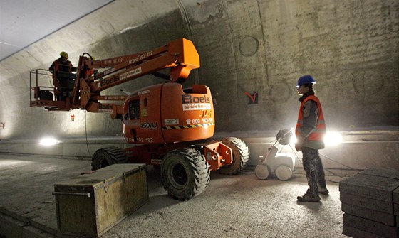 Víc ne miliardová injekce do stavby Dobrovského tunel v Brn umoní otevít stavbu u na jae roku 2012. Ilustraní snímek