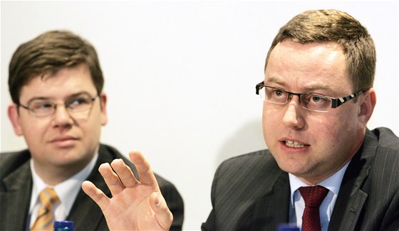 Nejvyšší státní zástupce Pavel Zeman (vpravo) s ministrem spravedlnosti Jiřím Pospíšilem