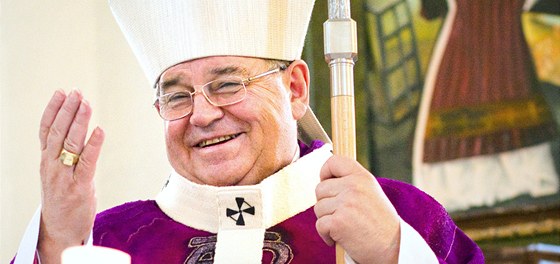 Praský arcibiskup a kardinál Dominik Duka vyzval vládu, aby dodrela dohodu se 17 církvemi o vracení majetku i finanním narovnání.