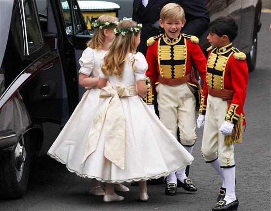 Druiky a drubov na svatb prince Williama a Kate Middletonov byly dti pbuznch nebo blzkch ptel. Nechybla mezi nimi mal lady Louise Windsorov, dcera prince Edwarda.