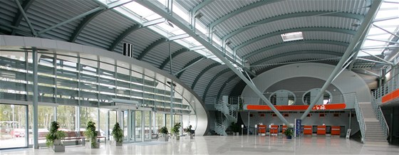 Karlovarský kraj stavl moderní odbavovací halu na mezinárodním letiti v Olových Vratech v letech 2008 a 2009.