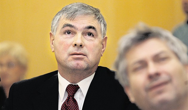 Exhejtman Jaroslav Palas (na snímku) je v sou�asnosti na dovolené. Nyn�j�ímu hejtmanovi ale poslal své telefonní �íslo.