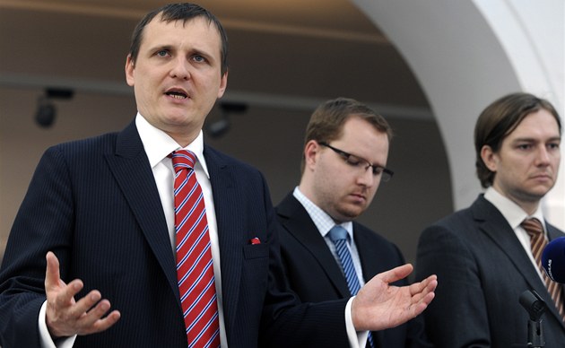 Vít Bárta se hájí: Zakázky jsme nep�edra�ovali! Dokument VV z roku 2009 ale minimáln� dokládá, �e s