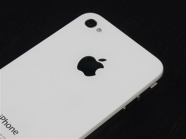 bílý Apple iPhone 4