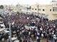 Smuten prvod za mrtvho demonstranta ve mst Izr. Snmek podila mstn na mobil (23. dubna 2011)