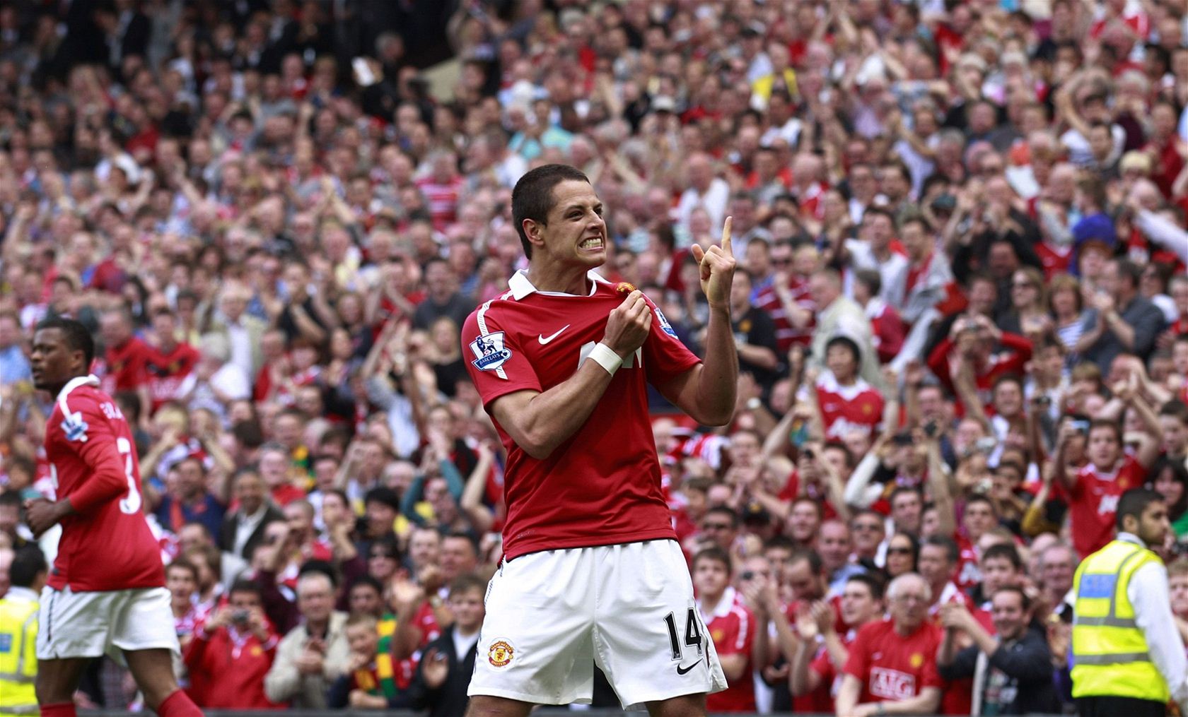 Hrá�i Manchesteru United se takhle radovali z výhry nad Evertonem, �eský sázka� se zase radoval z pohádkové výhry.