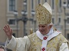 Pape Benedikt XVI. na Svatopetrském námstí (24. dubna 2011)