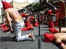 Filipínci ve vesnici San Fernando si pipomínají Velikonoce i sebebiováním (21. dubna 2011)