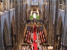 Westminsterské opatství se zaíná pomalu zaplovat svatebními hosty. (29. dubna 2011)
