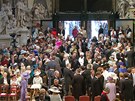 Westminsterské opatství se plní svatebními hosty. (29. dubna 2011)