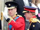 Princ William (vlevo) se svým bratrem Harrym dorazili do Westminsterského...