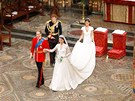 Kate Middletonová a prince William opoutjí Westminsterské opatství. (29. dubna 2011)