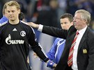 VÍM O TOB. Trenér Alex Ferguson bude muset najít do Manchesteru náhradu za Edwina van der Sara. Skvlý Manuel Neuer se ve vzájemném zápase United ze Schalke nabídl sám.