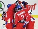 JE TO TAM! ZASE! Domácí ei na eských hokejových hrách neekan snadno pehráli v repríze finále posledního mistrovství svta Rusy.