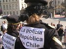 Chilské policistky pili na Hrad zatknout Václava Klause za kráde pera