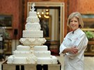 Fiona Cairnsová se svatebním dortem, který vytvoila pro novomanele 