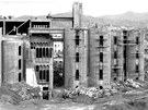 Architekt Ricardo Bofill si v roce 1973 koupil rozpadlou cementárnu v Barcelon.