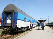 České dráhy představily v Jihlavě sedm opravených patrových vozů, které se zařadí do provozu na krajských vlakových linkách.
