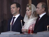 Sobotn viglie, kterou v Moskv celebroval patriarcha Kyril se zastnil i rusk prezident Dmitrij Medvdv s manelkou a rusk premir Vladimir Putin (23. dubna 2011)
