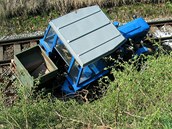 Dvaasedmdestilet dchodce spadl s traktorem na koleje v Nahoicch na Domalicku.