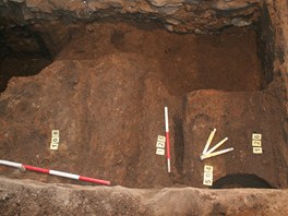 Při průzkumu stavení v Knínicích u Boskovic našli archeologové jámu, která mohla sloužit jako vesnická chladnička