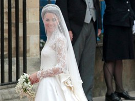 Kate Middletonová přijela do Westminsterského opatství. (29. dubna 2011)