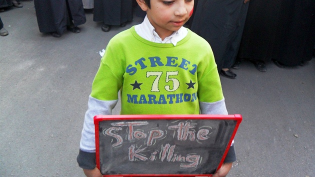 Mladý Syan protestuje proti reimnímu násilí ve mst Derája (25. dubna 2011)