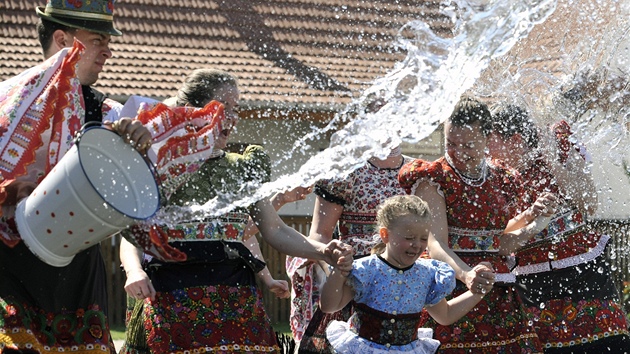 V řadě maďarských vesnic se dodržují velikonoční tradice (22. dubna 2011)