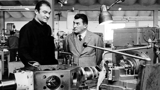 Ferruccio Lamborghini se narodil na venkov�, ale víc ne� farmá�ství ho zaujala...