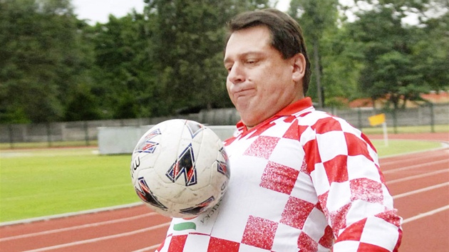 Ji�í Paroubek je�t� v dresu sociální demokracie.