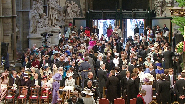 Westminsterské opatství se plní svatebními hosty. (29. dubna 2011)