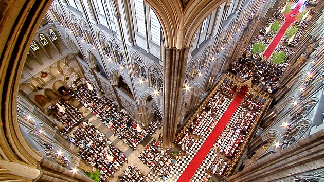 Uvnit Westminsterského opatství bylo kolem dvou tisíc svatebních host. (29....