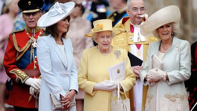 Princ Philip, Carole Middletonová, královna Alžběta II. a Camilla, vévodkyně z...