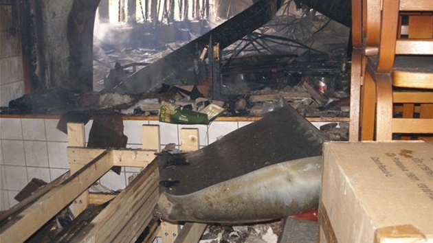 Požár kulturního domu v Boháňce u Hořic. (27. dubna 2011)