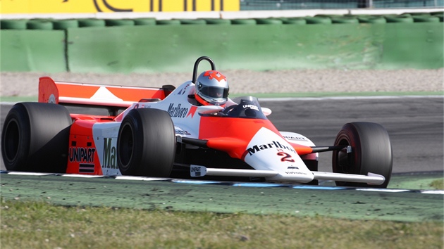 Zvýšili vítězné skóre McLarenu vikendu - Verdon-Roe a jeho MP4/1 na Hockenheimringu.