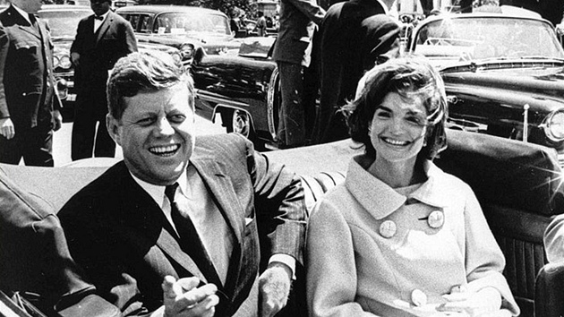 John F. Kennedy s manelkou Jacqueline Kennedyovou 