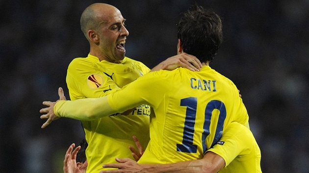 RADOST! Fotbalisté Villarrealu slaví gól Caniho 