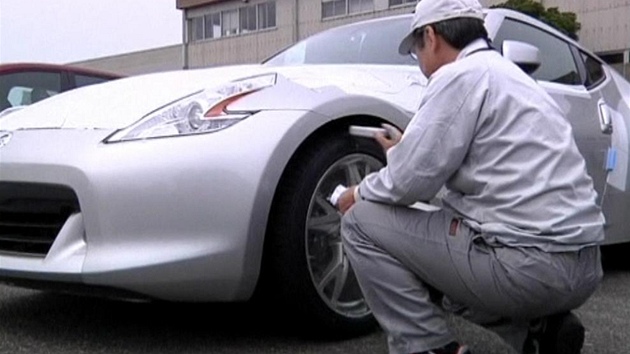 Japonci kontrolují radiaci u automobil, které míí na export