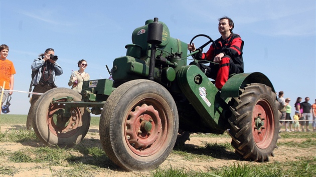 Pi tradiní traktoriád ve  Vyskei se schází výrobci traktrk i majitelé veterán.