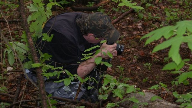 Zlín�tí policisté na�li nad malenovickým hradem ostatky lidského t�la. (27. dubna 2011)