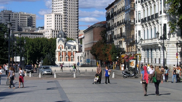 panlsko, Madrid. Pohled od královského paláce k Torre de Madrid (Kastilie)