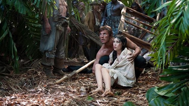 Sam Claflin a Astrid Bergesová ve filmu Piráti z Karibiku: Na vlnách podivna...