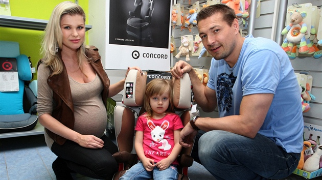 Man�elé Jáklovi s dcerou Sofií 