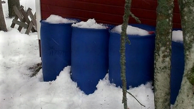 Fin�tí policisté na�li rekordní mno�ství chemikálie zvané lakka.