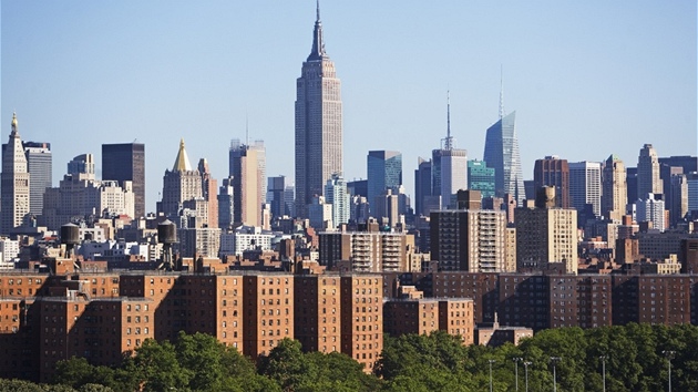 Pvodní návrh znail pouze 80 patrovou budovu, poté co se navýila plánovaná výka Chrysler Building, tak se zvedla i výka Empire State Building.