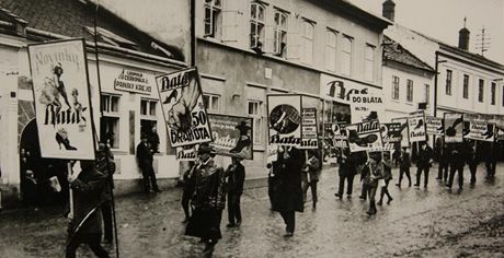 Svtek prce 1.kvtna 1924. Prvn spolen prvomjov oslava Baovch spolupracovnk.