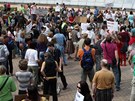 Protestujícím vadí, e jim botanická zahrada uzavela lesopark, kam chodili odpoívat